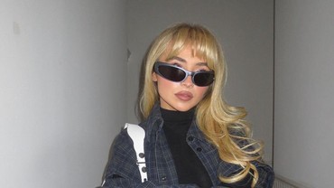 img-title Lirik Lagu Coincidence - Sabrina Carpenter