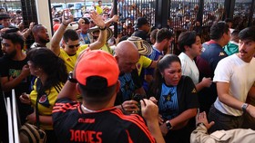 Kick off Argentina vs Kolombia Kembali Ditunda, Pemain Pemanasan Ulang