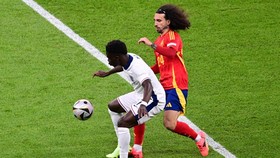 Cucurella Semprot Balik Gary Neville usai Spanyol Juara Euro 2024