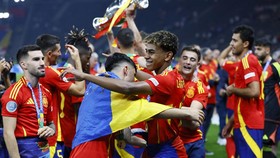 FOTO: Spanyol Jadi Raja Eropa, Inggris Kembali Menangis