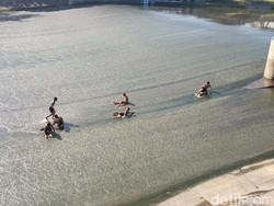 Tentang Bendung Pleret yang Viral Jadi Tempat Warga Surfing