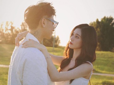 Potret Perjalanan Cinta Tao Eks EXO dan Xu Yiyang, Penuh Perjuangan hingga Menikah