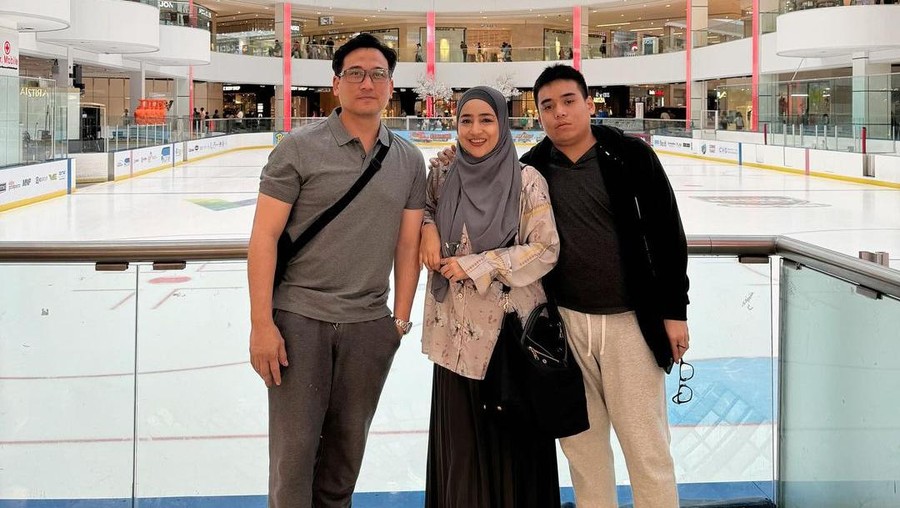 Tengku Firmansyah dan Cindy Fatikasari Tengku Firmansyah dan Cindy Fatikasari