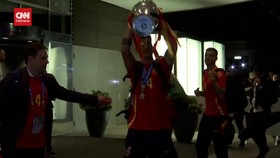 VIDEO: Bawa Trofi Euro 2024 ke Hotel, Skuad Spanyol Disambut Fans