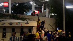 VIDEO: Chaos Final Copa America, Suporter Tanpa Tiket Masuk Stadion