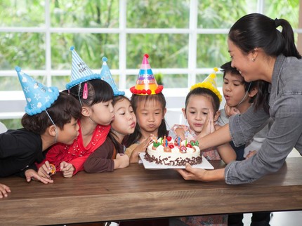 50 Ucapan Selamat Ulang Tahun selain Happy Birthday dalam Bahasa Inggris dan Artinya