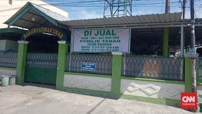 Pemilik lahan masjid yang hendak dijual di Makassar mengaku tanah tersebut ingin dilego karena tak tinggal lagi di sana, melainkan Jakarta.
