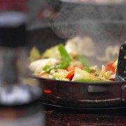 Benarkah Makan Makanan Panas Bisa Memicu Kanker Esofagus?