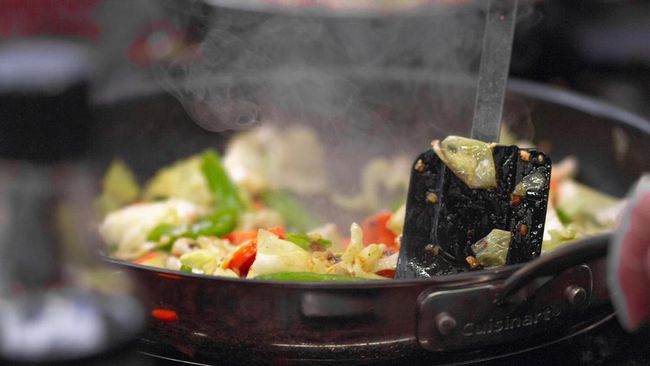 Benarkah Makan Makanan Panas Bisa Memicu Kanker Esofagus?