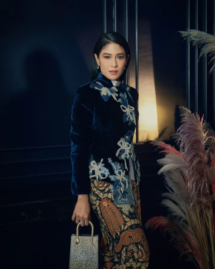 7 Selebriti Indonesia Hobi Pakai Kebaya, Ada Idolamu?