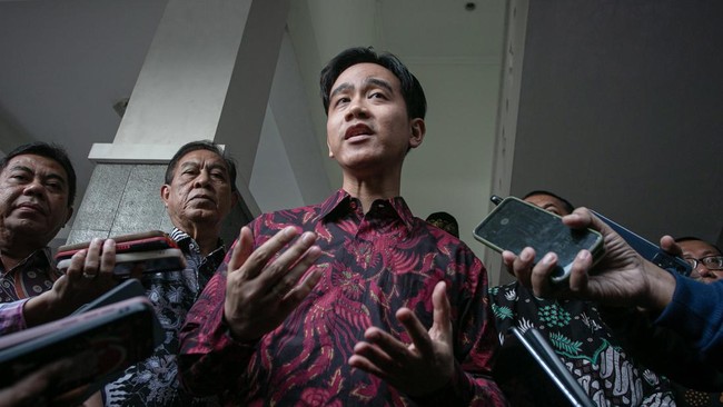 Wakil Presiden terpilih Gibran Rakabuming Raka membantah tuduhan Rocky Gerung soal menerima setoran duit setiap pekan dari sejumlah menteri.