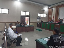 Sidang Pledoi Konten Viral Tukar Pasangan, Gus Samsudin Minta Bebas