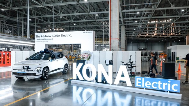 Kona Electric merupakan mobil listrik pertama di Indonesia yang menggunakan baterai buatan lokal.