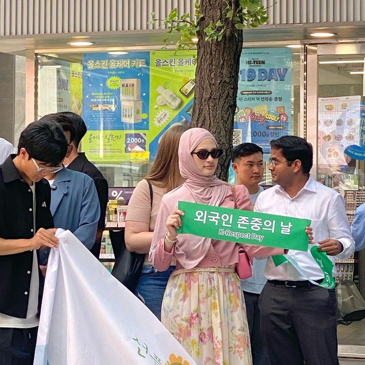 <p>Momen tersebut dibagikan langsung oleh Inara di akun Instagram pribadinya. "<em>Kill 'em with kindness</em> adalah istilah yang tepat untuk campaign ini," tulis Inara, dikutip dari laman <em>Instagram@mommy_starla,</em> Selasa (16/7/2024). (Foto: Instagram@mommy_starla)</p>