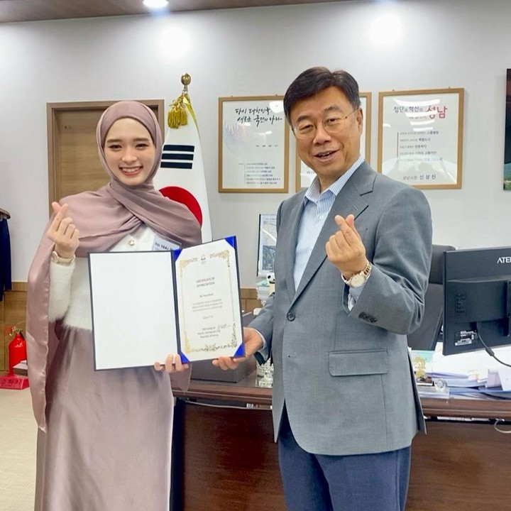 <p>Inara mengatakan kampanye tersebut mengajak semua orang untuk belajar saling menerima perbedaan untuk tumbuh bersama, Bunda. "Sungguh menginspirasi melihat Korea mengambil langkah menuju masyarakat yang lebih inklusif. Dengan merangkul perbedaan, kita dapat belajar dari satu sama lain dan tumbuh bersama," tuturnya. (Foto: Instagram@mommy_starla)</p>