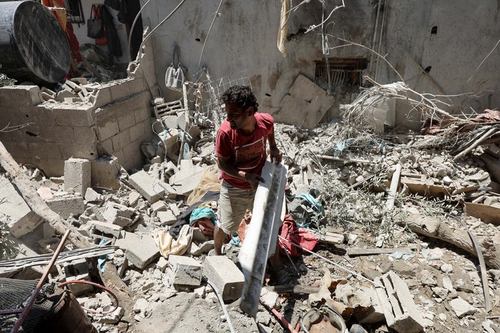 Palestinians inspect a house hit in an Israeli strike, amid the Israel-Hamas conflict, in Deir Al-Balah in the central Gaza Strip, July 15, 2024. REUTERS/Ramadan Abed