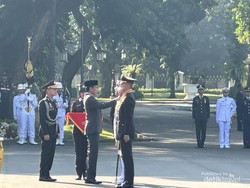 Jokowi Lantik 906 Capaja Sebagai Perwira TNI dan Polri