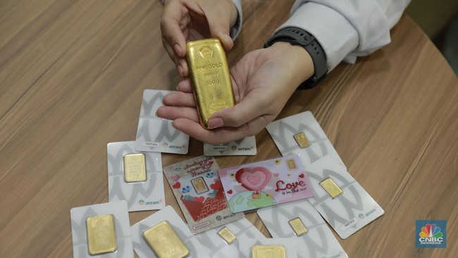 Harga Emas Antam Loyo Rp2.738.000 – Dolar Perkasa dan Suku Bunga Global Jadi Biang