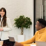 4 Hal yang Bisa Membuat Kamu Jadi Komunikator Hebat, Terapkan!