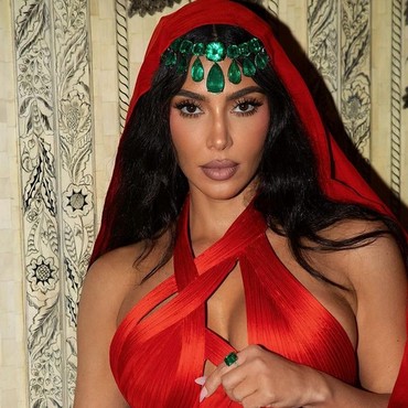 Isu Kim Kardashian Pacaran dengan Pengusaha Real Estate