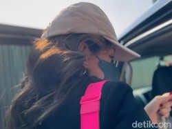 Kimberly Ryder Belum Mau Bicara soal Gugatan Perceraian