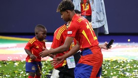 Bukan Barcelona, Bendera Apa yang Dibawa Lamine Yamal di Final?