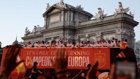 FOTO: Lautan Manusia Sambut Timnas Spanyol di Madrid