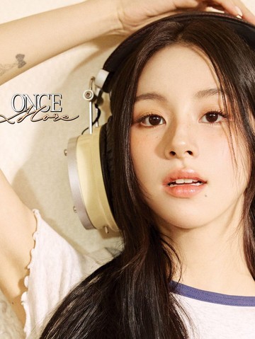 Chaeyoung TWICE Pancarkan Pesona Cantik Estetik dalam Photobook 'Once More'