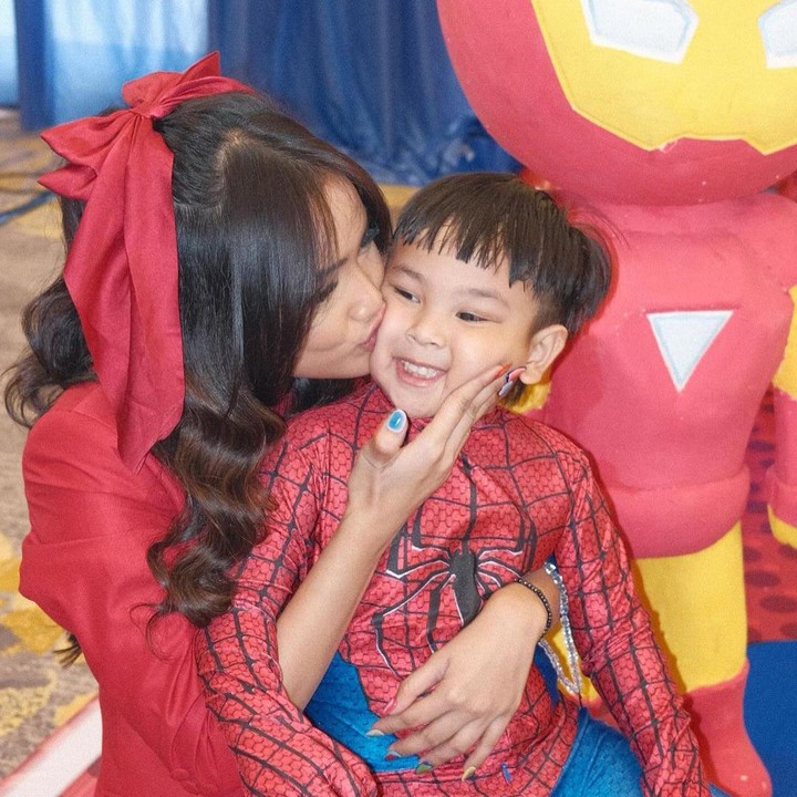 <p>Banyak netizen yang mendoakan Gala pada hari ulang tahunnya, Bunda. Tidak sedikit yang berharap agar Gala tumbuh menjadi anak yang membanggakan dan selalu bahagia. (Foto: Instagram: @fuji_an)</p>