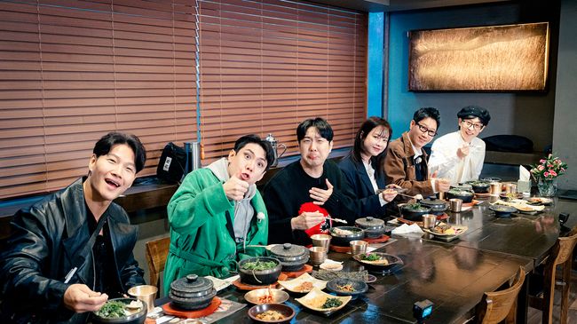 Berikut daftar harga tiket dan jadwal penjualan tiket fan meeting Run 2 U Running Man in Jakarta pada 10 Agustus di Indonesia Arena.