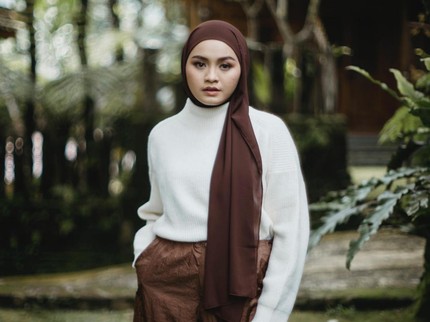 5 Potret Gaya Salma Salsabil Pelantun Lagu 'Boleh Juga', Penyanyi Kaki Lima yang Kini Jadi Idola