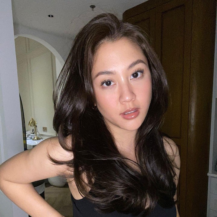 <p>"<em>MasyaAllah</em> Sherina cakep banget," ungkap seorang netizen. "Muka cantik, rambut berkilau, ketek mulus, badan langsing. <em>Please</em> aku meleleh," ujar netizen lainnya. (Foto: Instagram: @sherinamunaf)</p>