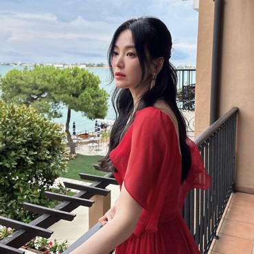 Bintangi 'Dark Nuns', Song Hye Kyo Tak Mau Ambil Drama Romantis Usai 'The Glory'