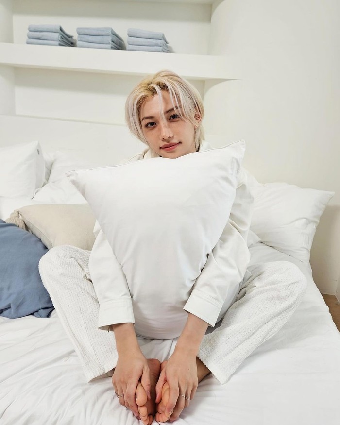 Tak hanya mampu memikat pendengar dengan deep voice yang khas saat tampil di atas panggung, suara Felix Stray Kids juga seolah-olah dapat membius telinga siapapun yang menonton konten ASMR miliknya hingga tertidur lelap. / Foto: instagram.com/yong.lixx