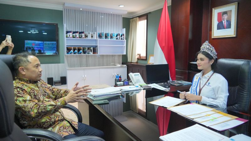 Raphaella Chayla Saka atau Vella sebagai Putri Otonomi Indonesia 2024 sekaligus Mbak Klaten 2023 (Duta Wisata Klaten) mendapat kesempatan mengambil alih posisi