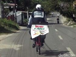Kisah Ardia Mahasiswi di Majene Bersepeda Jualan Buah demi Biaya Kuliah