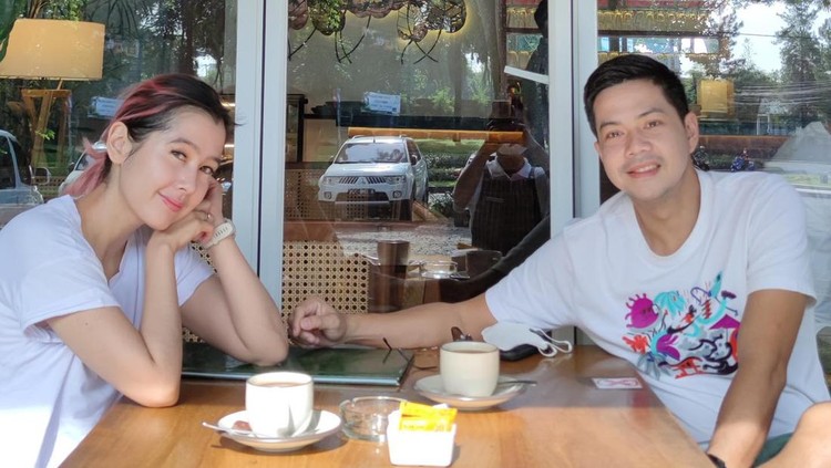 Ardina Rasti dan sang suami Arie Dwi Andika