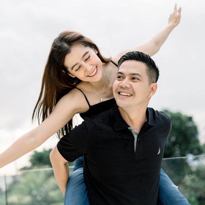 <p>Ardina Rasti bahagia menjalani rumah tangga bersama suami tercinta, Arie Dwi Andhika. (Foto: by @vier.moments from Instagram @ardinarasti6)</p>