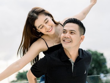img-title Dulu Sahabat, Ini 7 Potret Bahagia Pernikahan Ardina Rasti & Arie Dwi Andhika