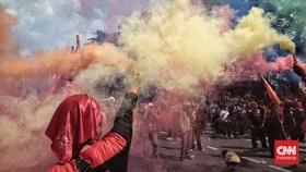 FOTO: Buruh Ancam Mogok Kerja Tolak UU Ciptaker