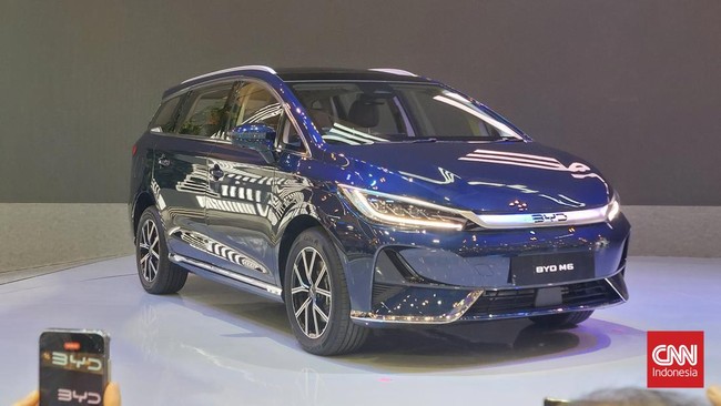 BYD M6 terjual lebih dari 1.000 unit pada Februari 2025, membuatnya sebagai mobil listrik terlaris pada bulan itu.
