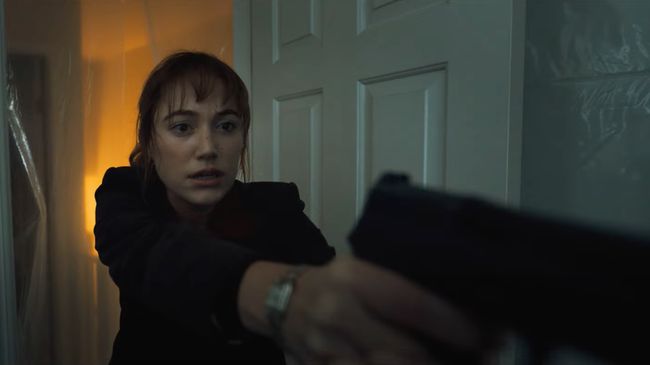 Sinopsis Longlegs tentang agen FBI (Maika Monroe) harus segera pecahkan petunjuk gaib untuk akhiri pembunuhan besar-besaran yang misterius.