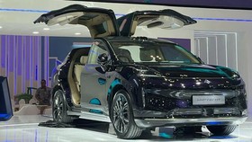 Konsumen Maksa Beli Aion Hyptec HT Pintu Gullwing Padahal Belum Dijual