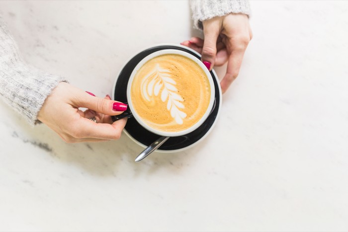 Orang yang suka minum latte bukan sekadar menyukai rasa kopi yang pahit, tapi mereka juga suka tentang kenyamanan.