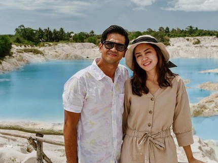 Terpopuler: Potret Mesra Surya Insomnia dan Istri