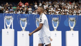 FOTO: Detik-detik Perkenalan Mbappe di Real Madrid