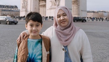 Reaksi Rafathar Saat Mbak Lala Kerja Sambil Kuliah