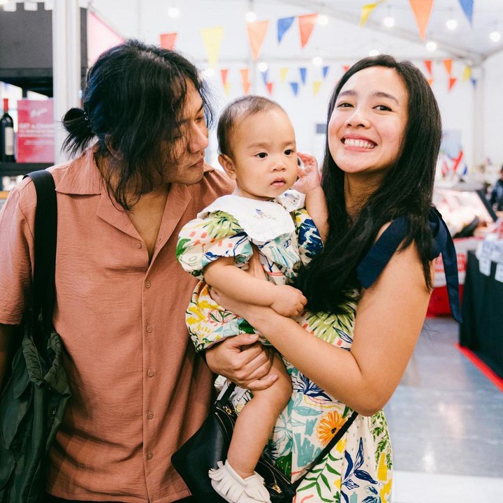 <p>Artis cantik Dea Ananda menikah dengan Ariel Nidji pada tahun 2009, Bunda. Dari pernikahan ini, keduanya pun dikaruniai seorang putri cantik yang kini berusia dua tahun. (Foto: Instagram: @dea_ananda)</p>