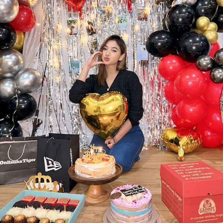 <p>Pesinetron cantik Glenca Chysara baru saja merayakan ulang tahunnya yang ke 29. Hal ini tampak dalam unggahan Glenca di akun Instagram pribadinya. (Foto: Instagram: @glencachysaraofficial)</p>