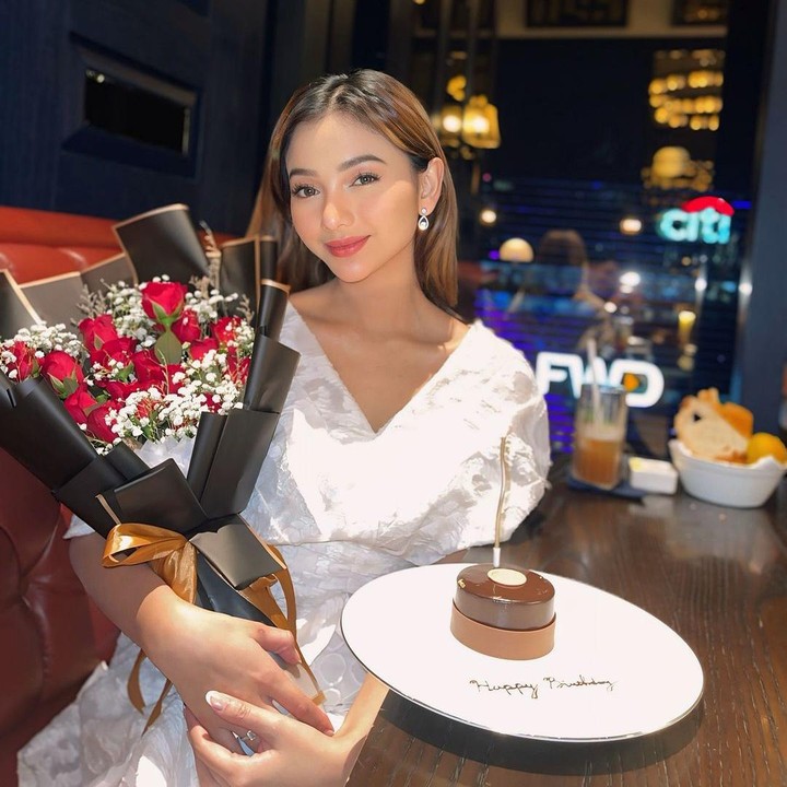 <p>Banyak netizen yang mengucapkan selamat ulang tahun kepada Glenca nih, Bunda. Mereka pun berharap agar pemeran Elsa di<em> Ikatan Cinta</em> itu selalu diberi kesehatan dan kebahagiaan. (Foto: Instagram: @glencachysaraofficial)</p>